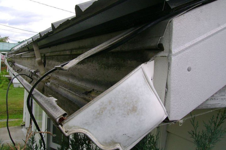 Damaged gutters needing replacement services in Lebanon