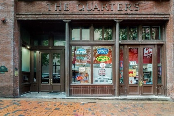 Quarter's on 2nd Avenue building