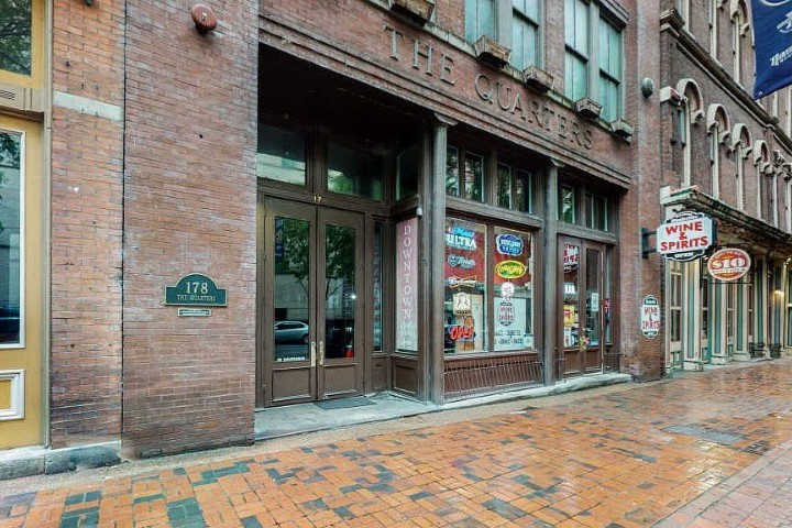 Quarter's on 2nd Avenue building